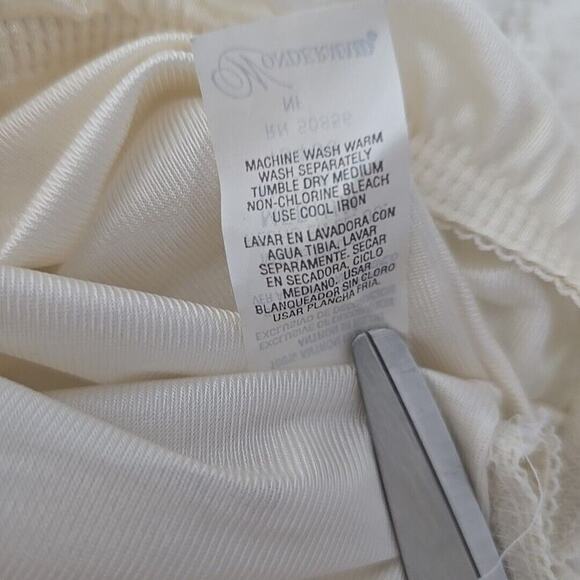 Movie Star Wondermaid Lot of 2 Slip Skirt Ivory Black Lace Medium‎ Antron Nylon - Picture 14 of 16